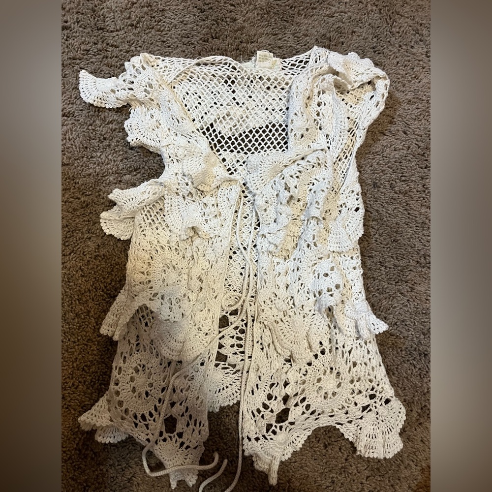 Beautiful knitted front tie top. Size M